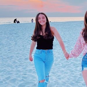 Meet your Posher, Elaina